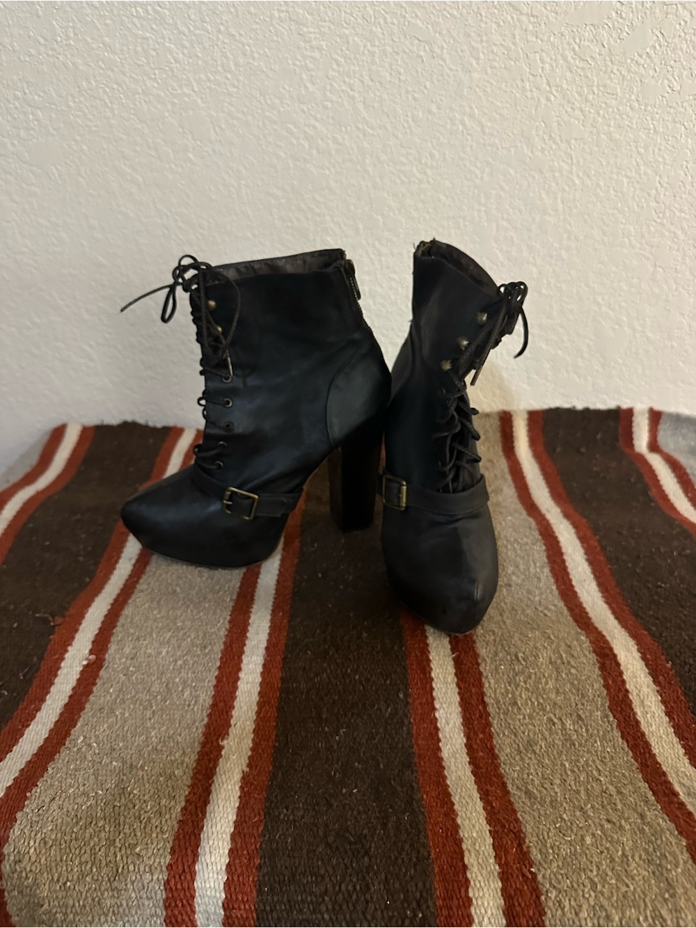 Steve Madden Black Lace-Up High Block Heel Ankle Boots size 10